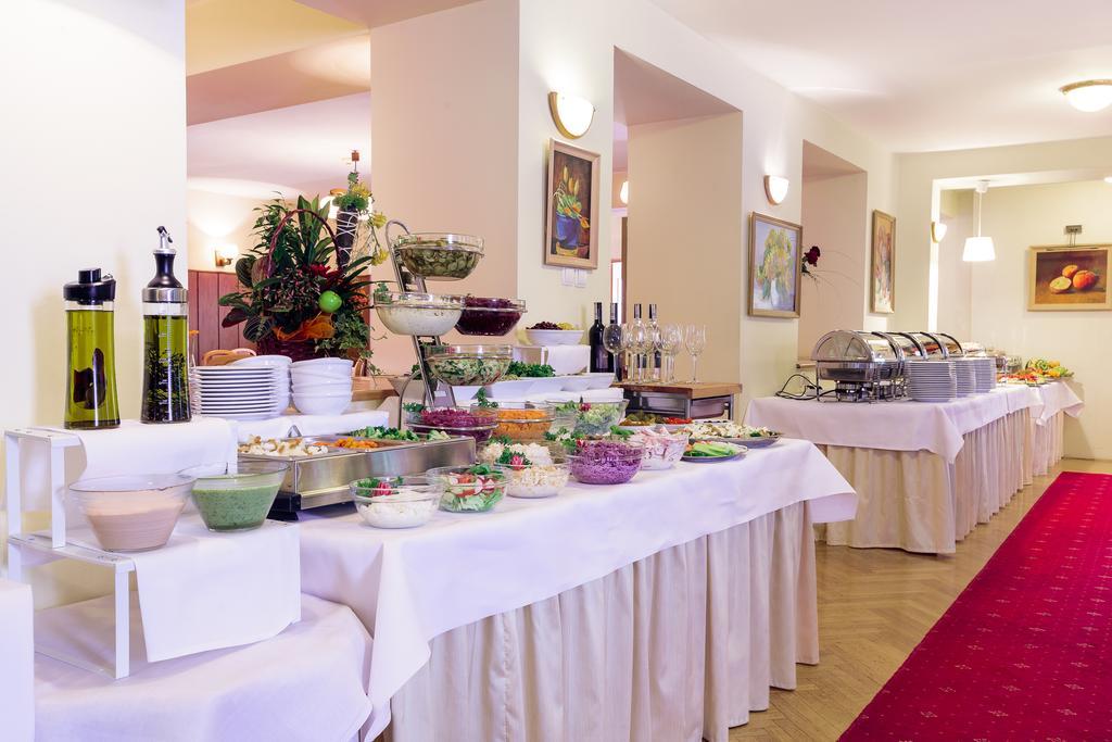 Hotell Konradowka Wellness & - 300 Metrow Do Centrum 3*